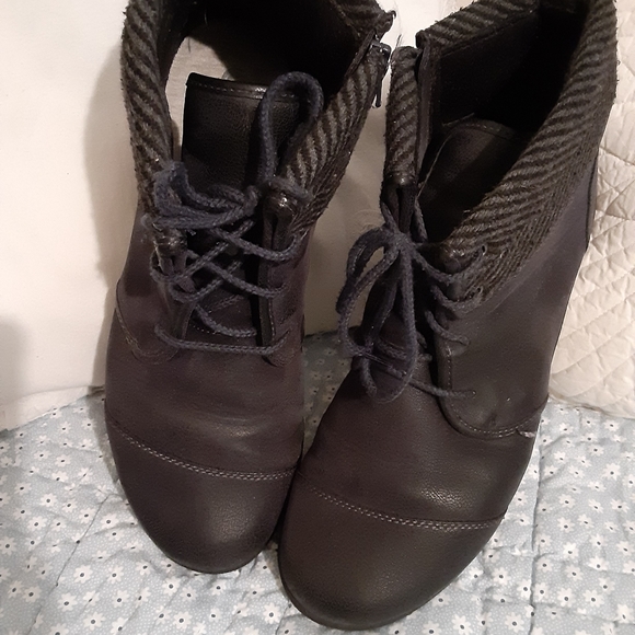 clarks wide width booties